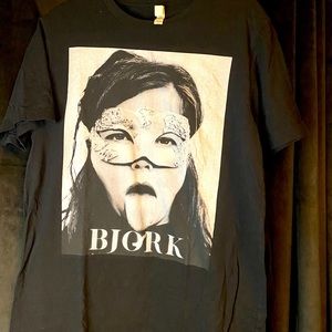 Bjork T-shirt Men’s size L